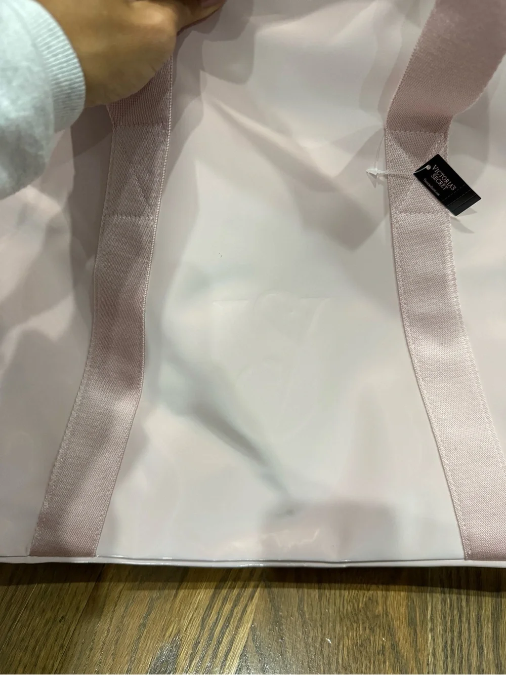 Brand new with tags*Victoria’s Secret Light Pink Glossy Weekender Tote Bag - Picture 3 of 5